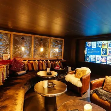 Modern In With Premium Amenities Gstaad
